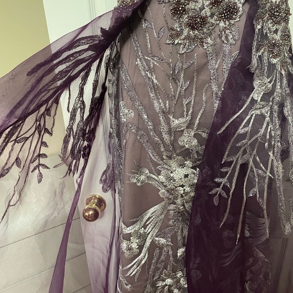 Absolutely gorgeous breathtaking evening embellished gown! - Picture 7 of 12